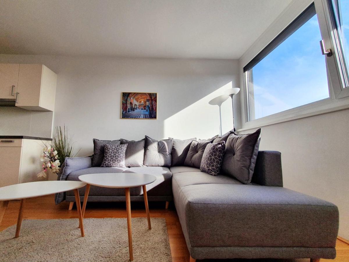 Near Lake Stylish & Fully Furnished Apartamento Viena